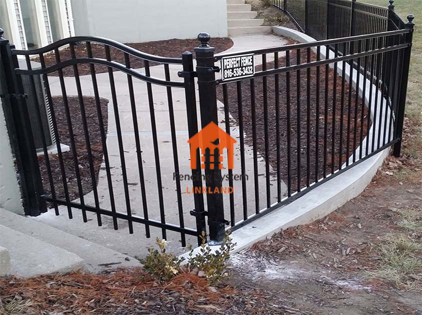 Designing Steel Picket Fence Systems for Harsh Weather Conditions