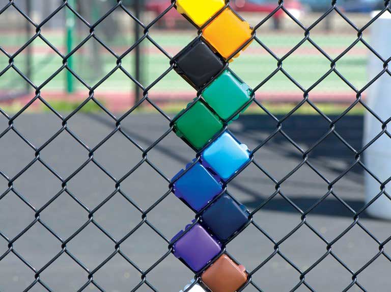 How to choose the color of cyclone fence
