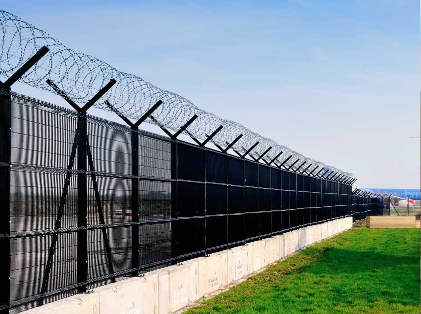Maintenance and care of welded mesh in humid environments