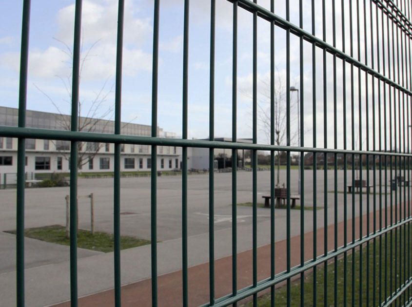 Wire Mesh Fence - A Modern Protective Facility Combining Sturdiness and Aesthetics