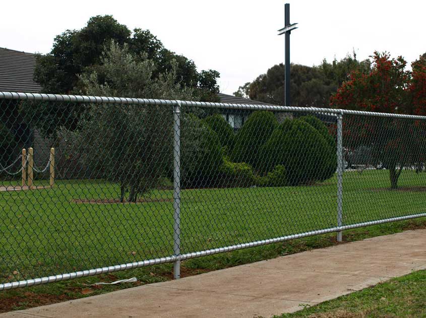 How Is Chain Link Fence Made? Manufacturing Process and Components
