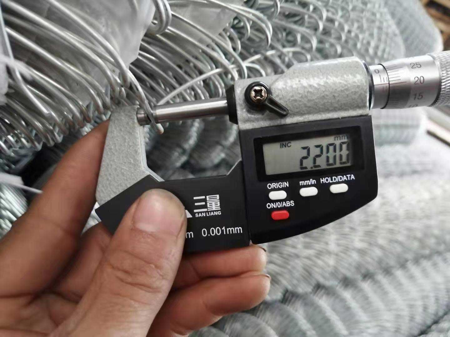 How Is Chain Link Fence Made? Manufacturing Process and Components How Is Chain Link Fence Made? Manufacturing Process and Components