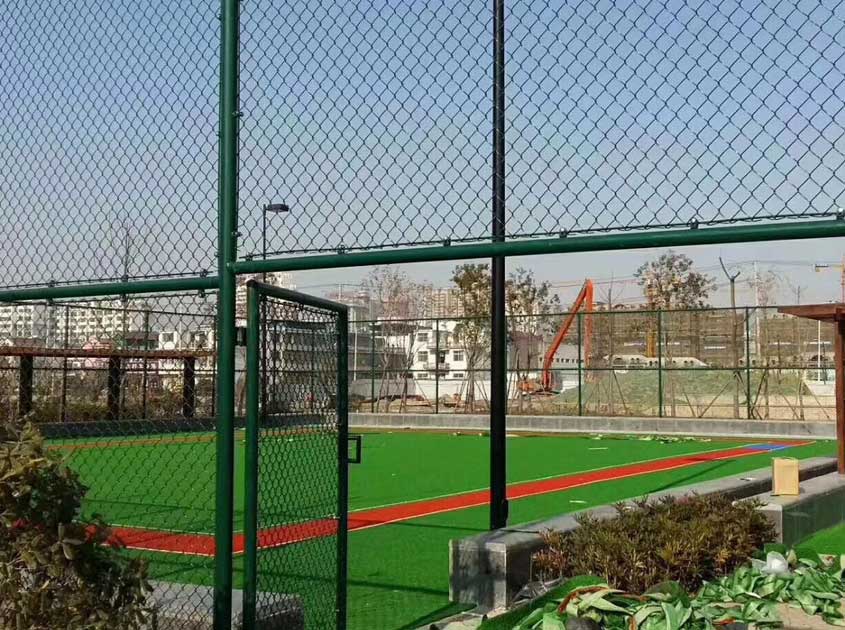 What Are the Advantages of Chain Link Fence? 8 Benefits for Commercial and Industrial Projects