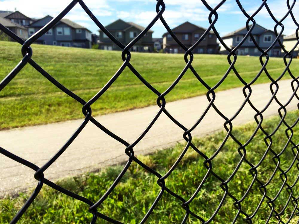 What Are the Advantages of Chain Link Fence? 8 Benefits for Commercial and Industrial Projects What Are the Advantages of Chain Link Fence? 8 Benefits for Commercial and Industrial Projects
