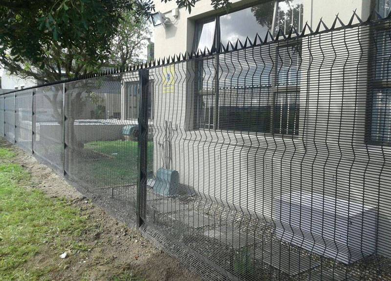 Horizontal Wire with V Fold 358 security fence
