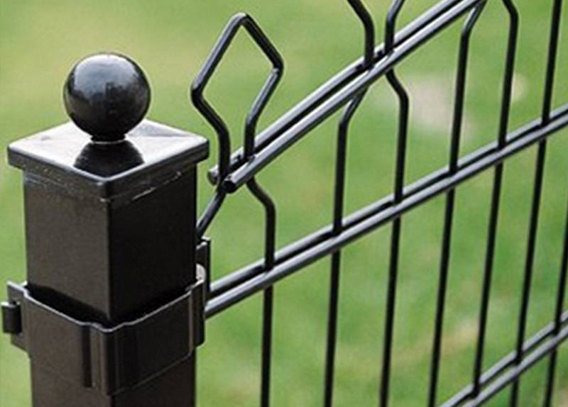 Pyramid Mesh Fence