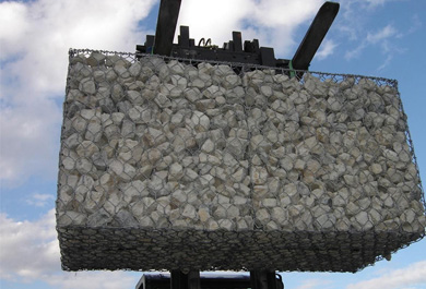 The Protective Features of the Stone Cage Net